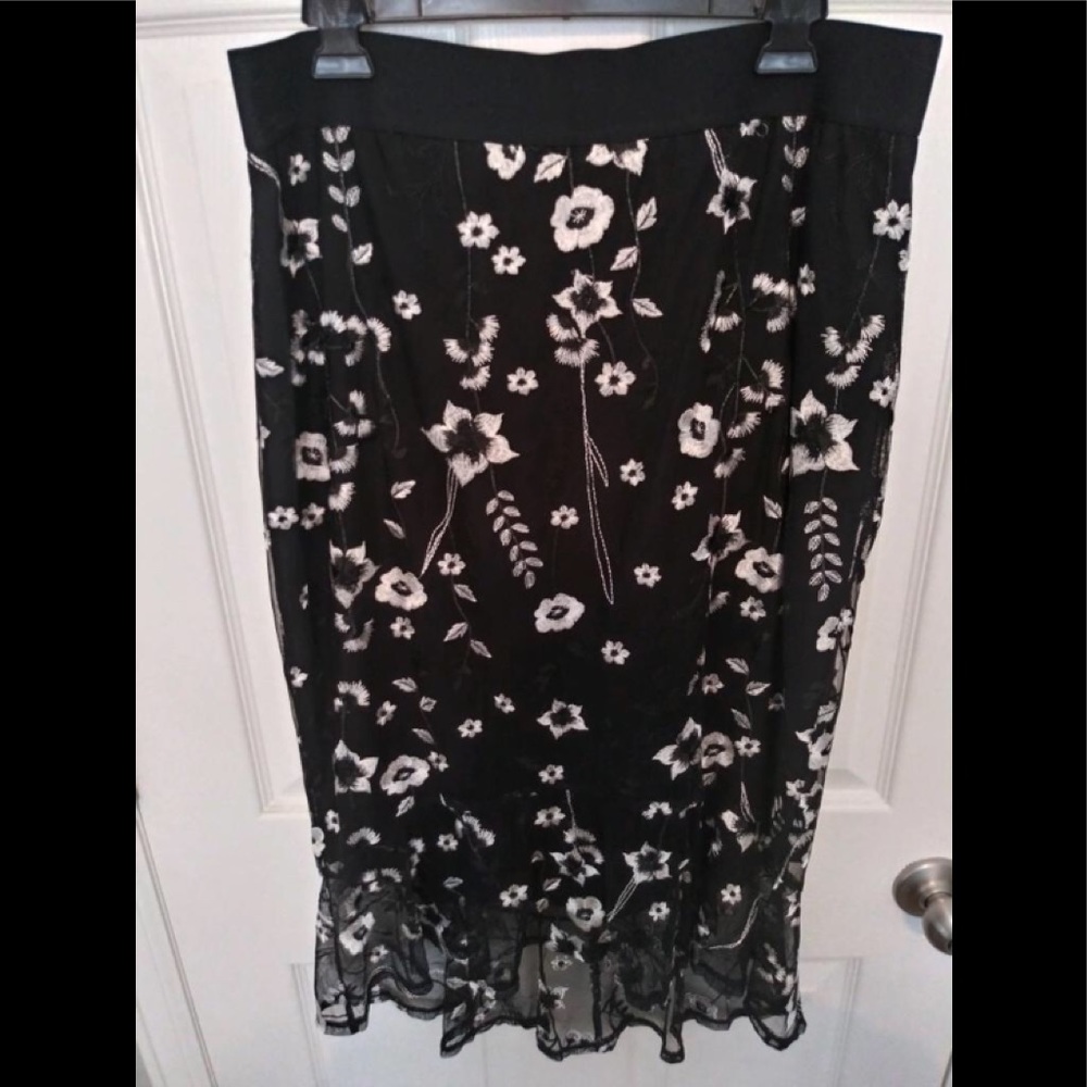 Thalia skirt size 14